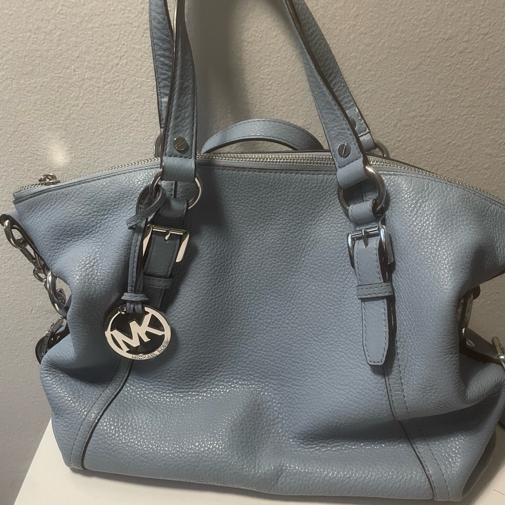 🩵 Michael Kors Light Blue Leather Shoulder Bag